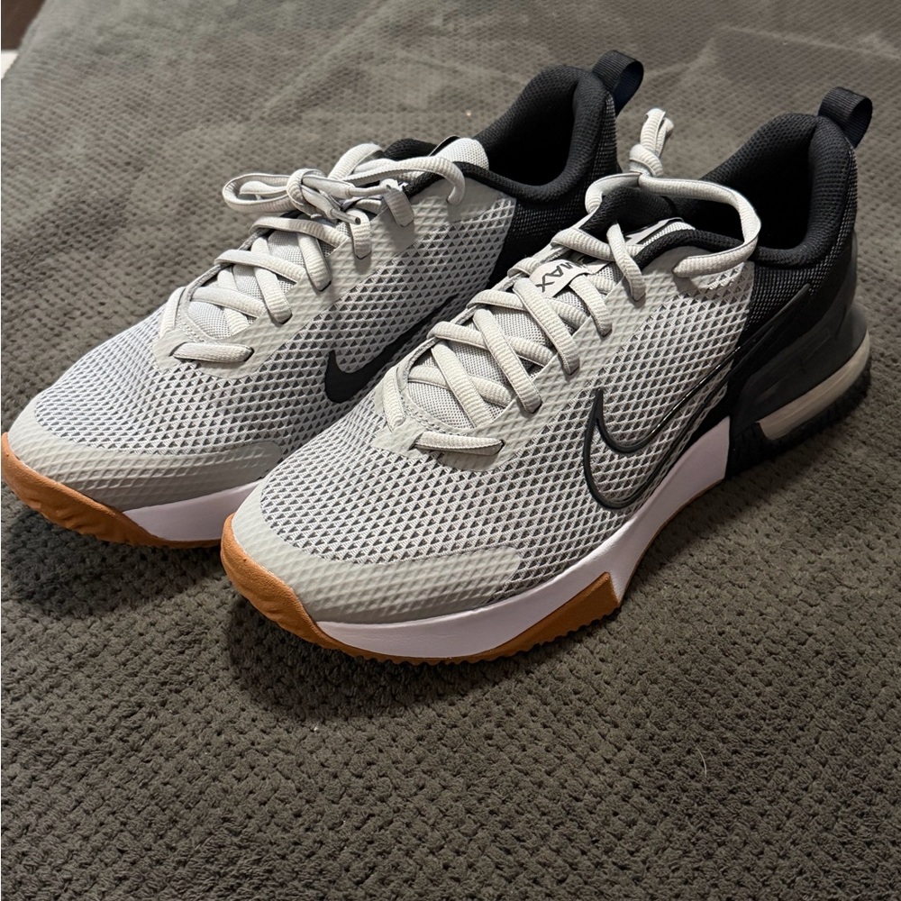 Nike Men’s Air Max Low-Top Sneaker - Light Gray/Black/Gum